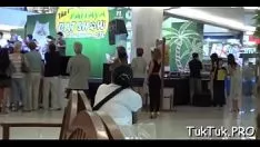 Играть Наложница раздевается, чтобы увести ее бобра