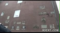 Odtwórz Nieprawe dziecko surowo przez to przechodzi