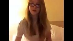 Oynat Skype, gözlüklü küçük hanımı yönlendirir - hotmissybunny tavşanına tahammül edin.tk