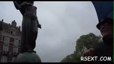 চালান স্কার্ট পরাজিত এবং bops পায়