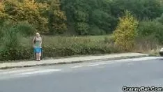 Odtwórz Nieznany spangs jej starą, gładkowłosą dziurę na zewnątrz