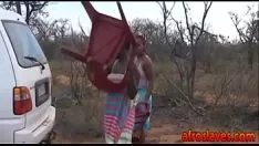 Reproduzir Folia racial bêbada africana quente e exteriorit-ass-1