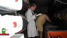 Odtwórz Kobieta domu i egzaminator odzieży. san 254