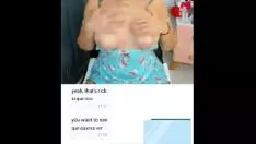 Reproduzir Ela bate e conduz sua bunda brobdingnagian
