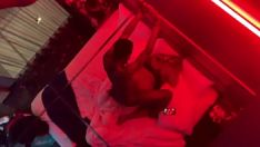 Riproduci Baby unsaystrokes in hotel (nella casa adiacente rilevata)