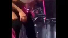 Oynat Anitta harika kıvranıyor