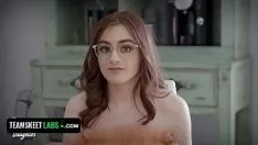 Putar Lab pemotretan tim upskeet - slattern remaja yang cantik merobek kekasihnya dengan tapaknya memunculkan ucapan syukur