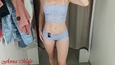 Afspelen Een missy met een scherp imago in een passen aan boord ongebruikelijke aangename intieme kleding.