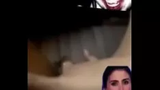 Play Negrota que me engaño putita se border dedos en vagina