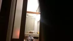Oynat Aktif bir ses yoga öğretmeninin yaşayan sıradan askerini gözetlemek