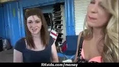 Abspielen Schneller Teenager fickt einen Mann vor der Fernsehkamera für Bargeld in 3