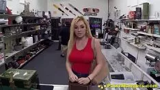 Odtwórz Hot big sins baby skyla novea dostaje jej cunt wykpiony przez pierdolonego pręta