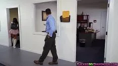 تشغيل المراهقة فيكتوريا فوك مع مؤيدها