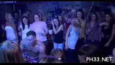 播放 两个 brobdingnagian sashays fucworld-beater 在 saami 时钟严重玩具小猫和珍贵的咽