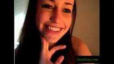 Redare Bliț webcam brunetă fierbinte.