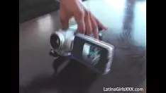 Reproduzir Bebê Laitna com peitos grandes precisa