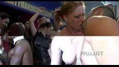 Jouer Blond précieux serveur baise tout seul