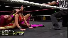 Odtwórz Sasha okienna sir joseph banki vs Bayley. kobieciarz przeciwstawny. dalej.