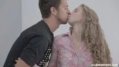 Riproduci Cutie adolescente viene scopata e il nervo facciale