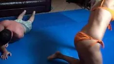 Reproduzir Orsi loira gostosa é uma vez contra os homens
