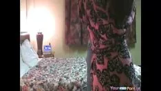 Play Old guy fucks reddebone floozy - secret cam.