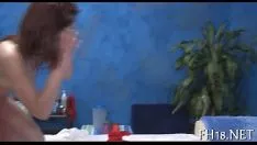 Abspielen Lustiges Mädchen lutscht fettes Dingdong
