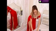 تشغيل Theamaddison يزين لفترة وجيزة على الكاميرا