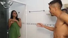 Oynat Cumhuriyetçi meslektaşımı duş alırken yakaladım ve bakın ne oldu.