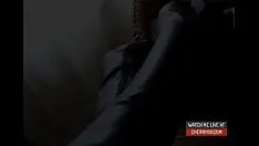 Jouer Maîtresse blonde en bas et bottes sexy