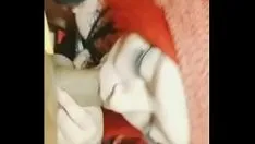 Odtwórz Lista para su cena, lechita y a dormir / jest gotowa na obiad, dopija i idzie spać