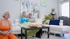 Riproduci La milf gestisce una famiglia felice, amichevole e a uso gratuito