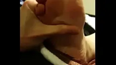 播放 下班后吸我的脚趾药膏脏吸