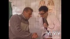 Играть Грудастая шлюха в ретро стиле получает сперму после интенсивного минета