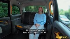 Abspielen Arbeitsloses blondes Luder lässt sich im POV hart in die rasierte Muschi ficken