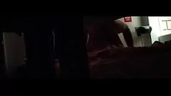 চালান অপেশাদার বেব স্পষ্ট হোম ভিডিওতে রুক্ষ এবং কাঁচা পায়