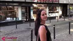 Играть Смелый общественный секс: Emma Secret получает грязную собачье cumshot в городе