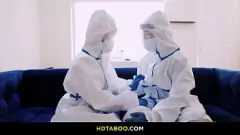 Jouer La baise pandémique de Lola Fae: un jeu de rôle tabou avec son homme