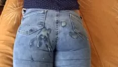 Afspelen Nummer 1 Latina overbeschermt she-bops voor trapzoon en laat hem klaarkomen op haar grote kont