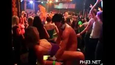 Jouer Libérer les personnalités des partis politiques du sexe