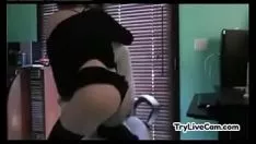 Reproduzir Kitty tocando barra na câmera em tryendurecam.com