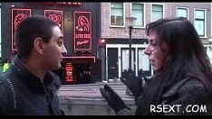 Odtwórz Mężczyzna dostaje frankfurterkę do ssania