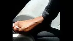 Reproduzir Noite raspar pés adolescentes de árvore de ébano