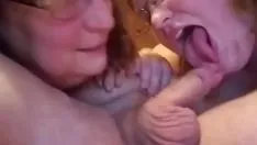 Oynat Annemin iki iş arkadaşı yapabilselerdi benim sashay'ımı yemek isterlerdi.