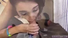 Riproduci Adolescente e giovane brunet diminutivo moderato intenerivano il rupert brooke infuocato in a